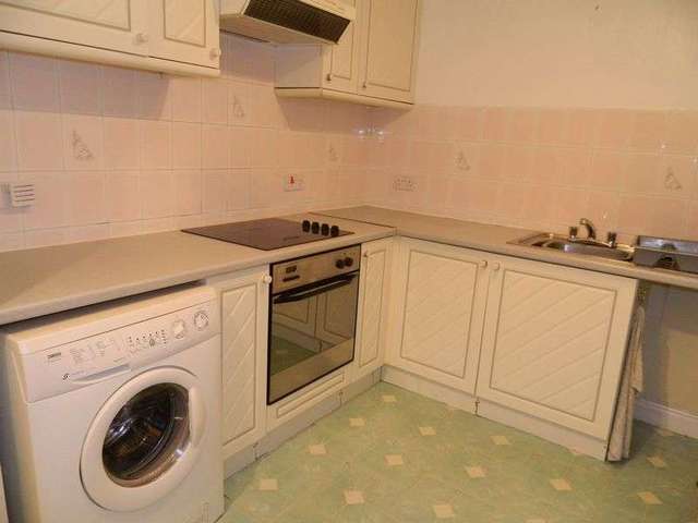 Image of 1 bedroom Flat to rent in Atlantic Road South Weston-super-Mare BS23 at Atlantic Road South  Weston-Super-Mare, BS23 2DF