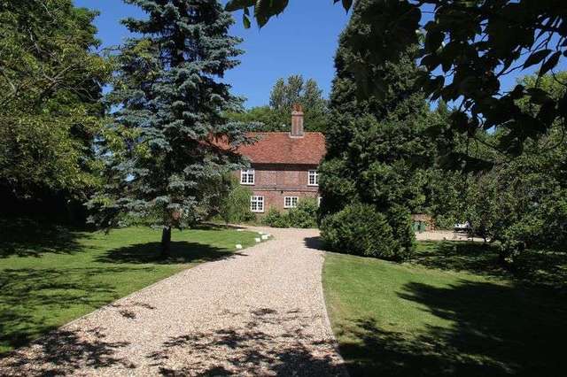  Image of 5 bedroom Detached house for sale in Whipsnade Dunstable LU6 at Whipsnade Dunstable, LU6 2LN