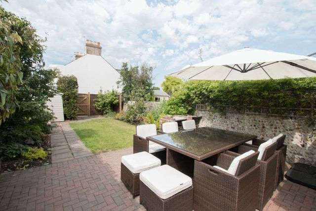  Image of 5 bedroom Semi-Detached house for sale in Whyke Lane Chichester PO19 at Whyke Lane  Chichester, PO19 7UR