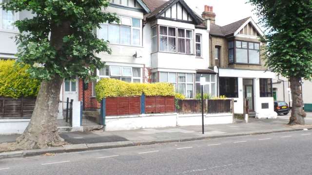 Image of 5 bedroom Detached house to rent in Windmill Road London W5 at Windmill Road Ealing London, W5 4DJ