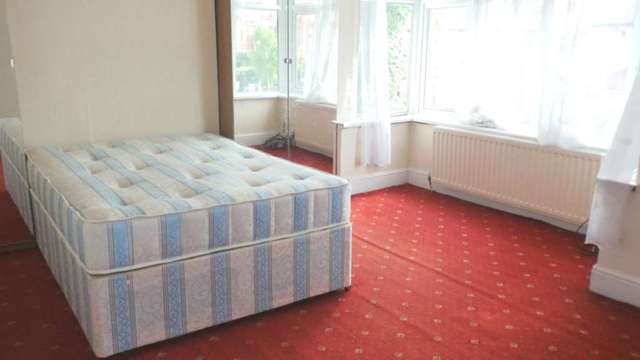  Image of 5 bedroom Detached house to rent in Windmill Road London W5 at Windmill Road Ealing London, W5 4DJ