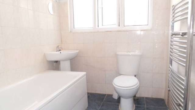  Image of 5 bedroom Detached house to rent in Windmill Road London W5 at Windmill Road Ealing London, W5 4DJ