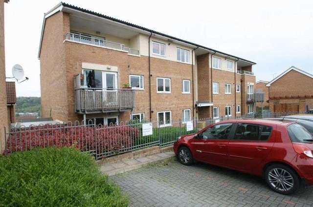  Image of 1 bedroom Flat to rent in Windrush Drive High Wycombe HP13 at Windrush Drive  High Wycombe, HP13 7TR