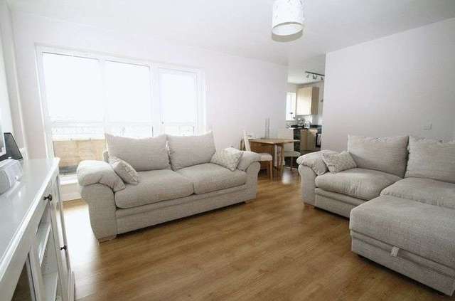  Image of 1 bedroom Flat to rent in Windrush Drive High Wycombe HP13 at Windrush Drive  High Wycombe, HP13 7TR