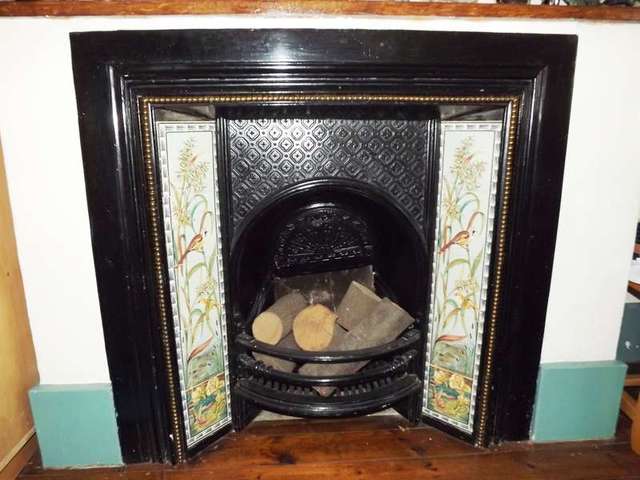  Image of 3 bedroom Semi-Detached house for sale in Worthington Road Tolworth Surbiton KT6 at Surbiton  Surrey, KT6 7RU