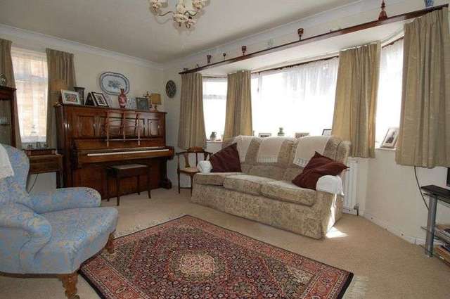  Image of 3 bedroom Detached house for sale in Aysgarth Road Yarnton Kidlington OX5 at Aysgarth Road Yarnton Yarnton, OX5 1ND