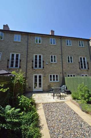  Image of 4 bedroom Terraced house for sale in Yeates Court Clevedon BS21 at Yeates Court  Clevedon, BS21 6HU