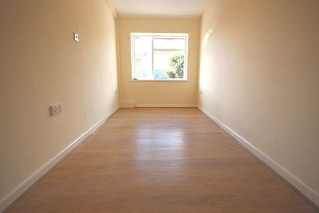  Image of 1 bedroom Ground Flat to rent in Georgina Avenue Worcester WR2 at 34 Georgina Avenue St Johns Worcester, WR2 4NA