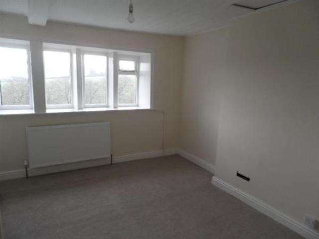  Image of 2 bedroom Cottage to rent in Ivy Houses Barkisland Halifax HX4 at Stainland, HX4 0BG