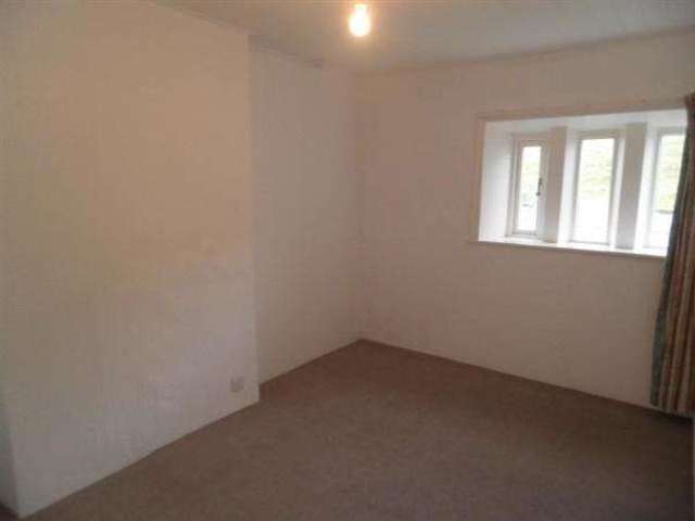  Image of 2 bedroom Cottage to rent in Ivy Houses Barkisland Halifax HX4 at Stainland, HX4 0BG
