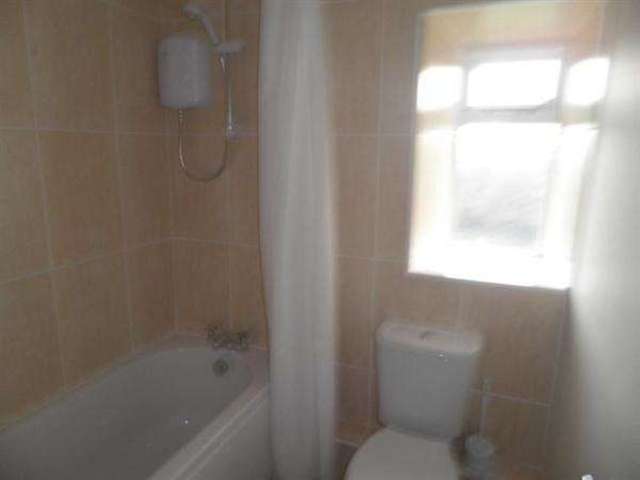  Image of 2 bedroom Cottage to rent in Ivy Houses Barkisland Halifax HX4 at Stainland, HX4 0BG