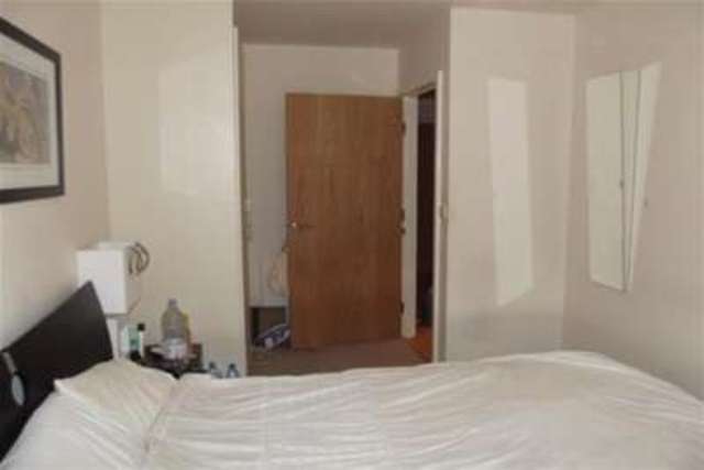  Image of 1 bedroom Flat to rent in Heritage Avenue London NW9 at London, NW9 5WT