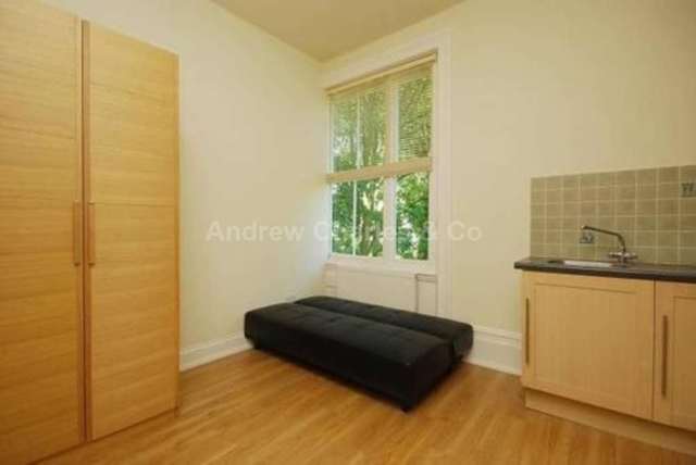  Image of Studio flat to rent in Buckland Crescent London NW3 at Buckland Crescent Belsize Park London, NW3 5DX