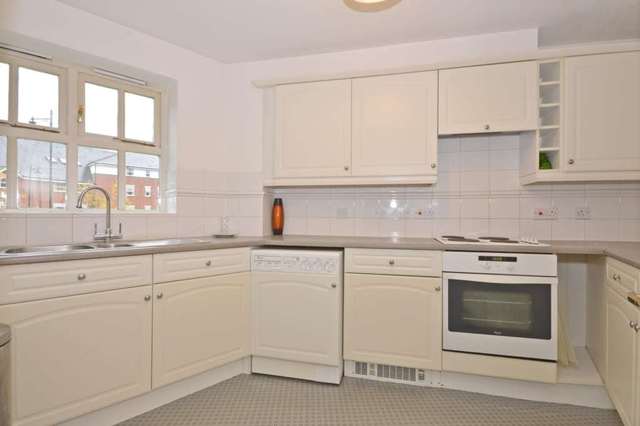  Image of 2 bedroom Apartment to rent in Macmillan Way London SW17 at Macmillan Way Tooting Bec - Heritage Park London, SW17 6AW