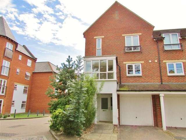  Image of 4 bedroom End of Terrace to rent in Smiths Wharf Wantage OX12 at Limborough Lane  Wantage, OX12 9GG