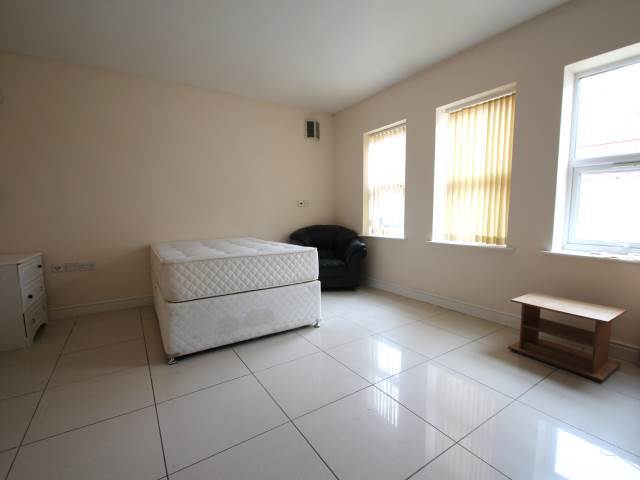  Image of 1 bedroom Flat to rent in Corporation Road Newport NP19 at Newport Gwent Newport, NP19 0FN