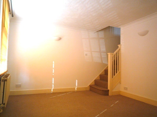  Image of 2 bedroom Cottage to rent in South Street Ditchling Hassocks BN6 at 6 South Street  Ditchling, BN6 8UQ