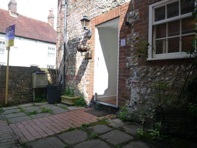  Image of 2 bedroom Cottage to rent in South Street Ditchling Hassocks BN6 at 6 South Street  Ditchling, BN6 8UQ