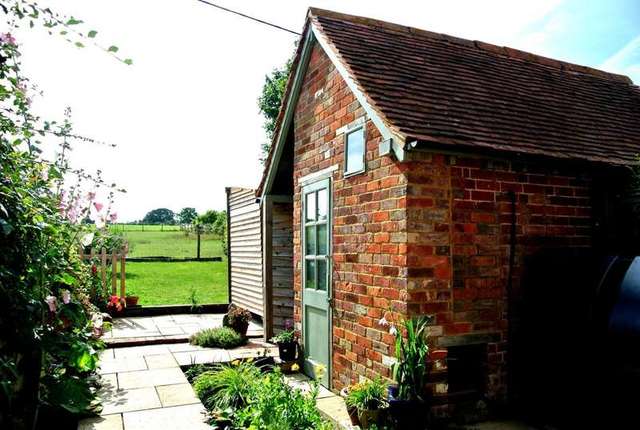  Image of 2 bedroom Terraced house for sale in Upperton Brightwell Baldwin Watlington OX49 at Upperton  Brightwell Baldwin, OX49 5PA