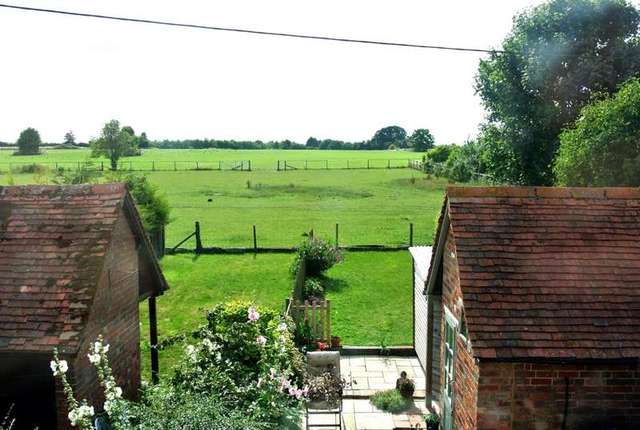  Image of 2 bedroom Terraced house for sale in Upperton Brightwell Baldwin Watlington OX49 at Upperton  Brightwell Baldwin, OX49 5PA
