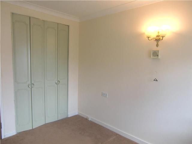  Image of 1 bedroom Apartment to rent in Grosvenor Crescent Scarborough YO11 at Homecrest House Grosvenor Crescent Scarborough, YO11 2LF