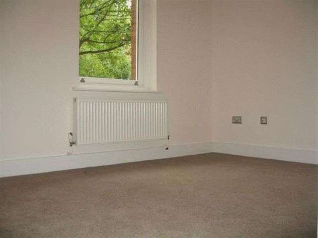  Image of 2 bedroom Flat to rent in Finchley Road London NW3 at Finchley Road Swiss Cottage London, NW3 5HS
