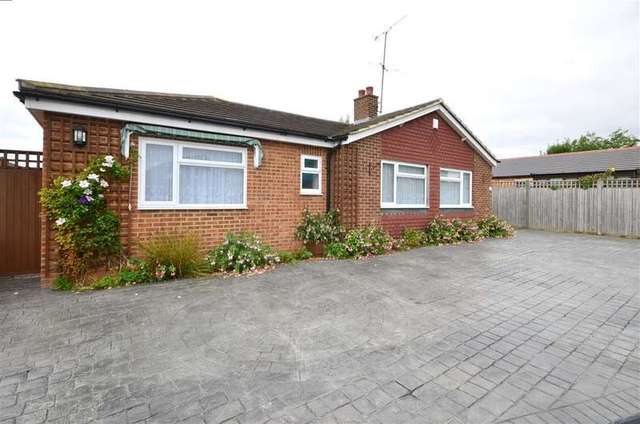  Image of 4 bedroom Bungalow for sale in Orchard Glade Headcorn Ashford TN27 at Headcorn Kent Headcorn, TN27 9SR