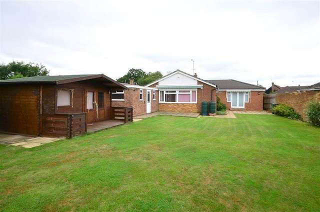  Image of 4 bedroom Bungalow for sale in Orchard Glade Headcorn Ashford TN27 at Headcorn Kent Headcorn, TN27 9SR
