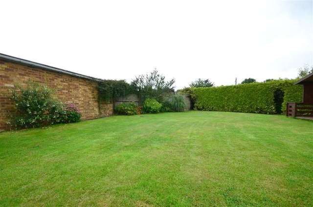  Image of 4 bedroom Bungalow for sale in Orchard Glade Headcorn Ashford TN27 at Headcorn Kent Headcorn, TN27 9SR