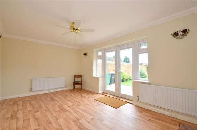  Image of 4 bedroom Bungalow for sale in Orchard Glade Headcorn Ashford TN27 at Headcorn Kent Headcorn, TN27 9SR