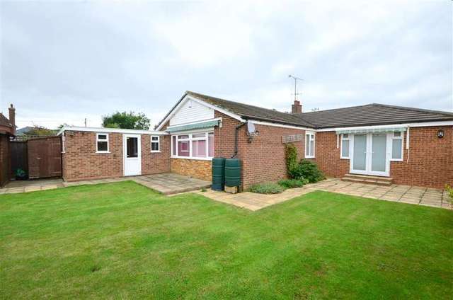  Image of 4 bedroom Bungalow for sale in Orchard Glade Headcorn Ashford TN27 at Headcorn Kent Headcorn, TN27 9SR