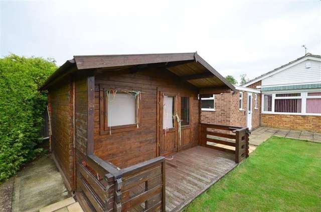 Image of 4 bedroom Bungalow for sale in Orchard Glade Headcorn Ashford TN27 at Headcorn Kent Headcorn, TN27 9SR