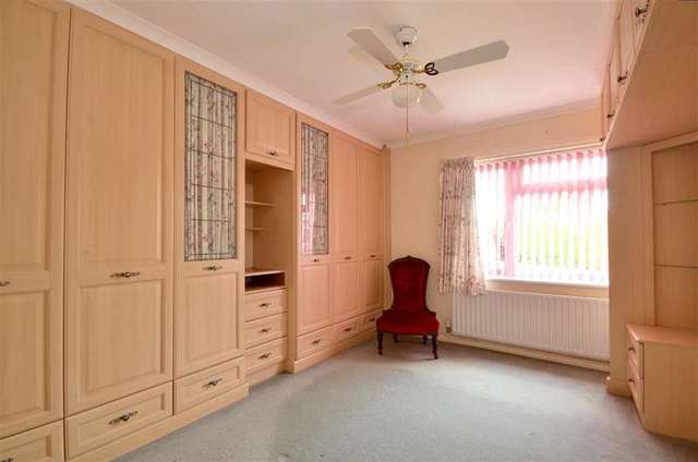  Image of 4 bedroom Bungalow for sale in Orchard Glade Headcorn Ashford TN27 at Headcorn Kent Headcorn, TN27 9SR