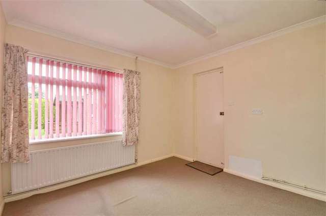  Image of 4 bedroom Bungalow for sale in Orchard Glade Headcorn Ashford TN27 at Headcorn Kent Headcorn, TN27 9SR