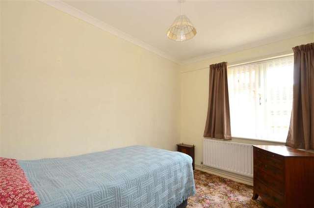  Image of 4 bedroom Bungalow for sale in Orchard Glade Headcorn Ashford TN27 at Headcorn Kent Headcorn, TN27 9SR
