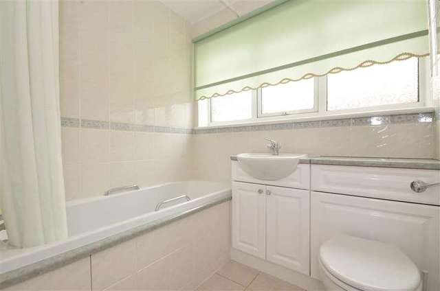  Image of 4 bedroom Bungalow for sale in Orchard Glade Headcorn Ashford TN27 at Headcorn Kent Headcorn, TN27 9SR