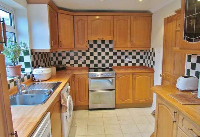  Image of 3 bedroom Detached house for sale in Peregrine Way Grove Wantage OX12 at Grove  Wantage, OX12 0QB