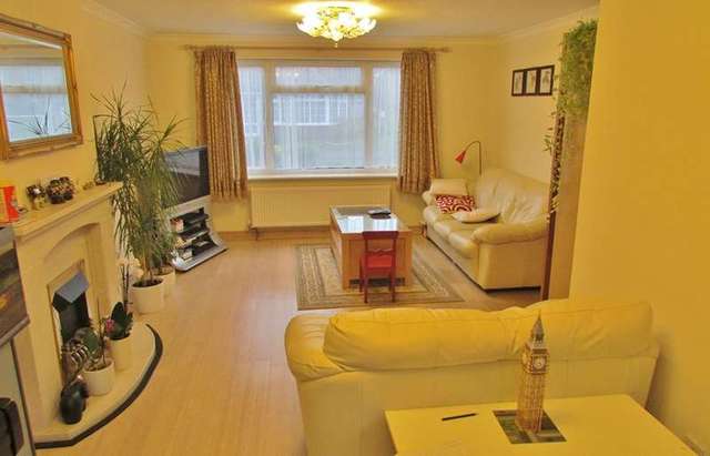  Image of 3 bedroom Detached house for sale in Peregrine Way Grove Wantage OX12 at Grove  Wantage, OX12 0QB