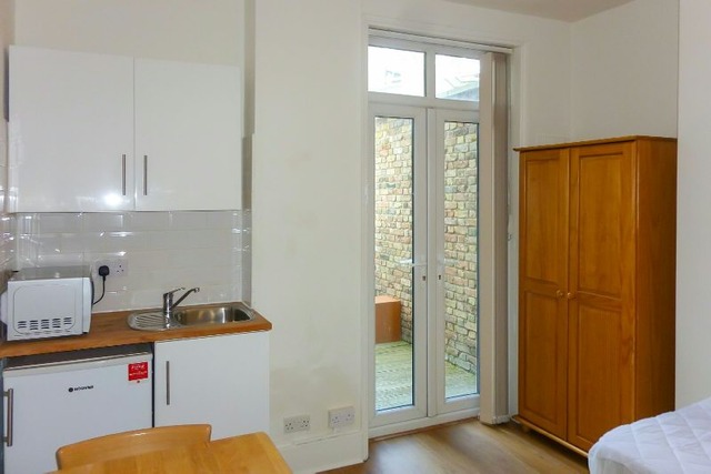  Image of Flat to rent in Agincourt Road London NW3 at Swiss Cottage  London, NW3 2PA