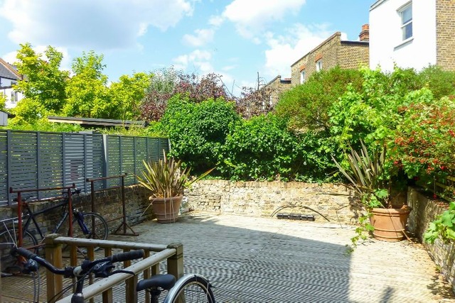  Image of Flat to rent in Agincourt Road London NW3 at Swiss Cottage  London, NW3 2PA