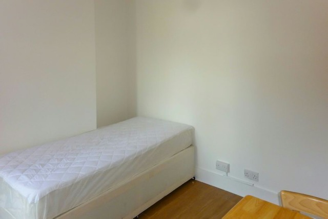 Image of Flat to rent in Agincourt Road London NW3 at Swiss Cottage  London, NW3 2PA
