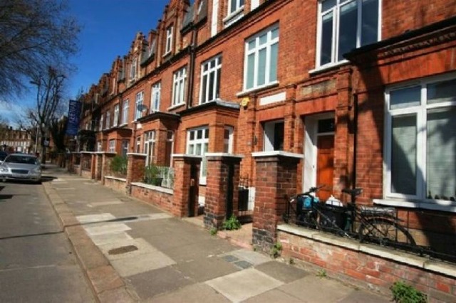 Image of Flat to rent in Agincourt Road London NW3 at Swiss Cottage  London, NW3 2PA
