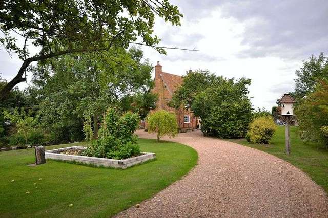  Image of 4 bedroom Detached house for sale in Leighton Road Northall Dunstable LU6 at 13 Leighton Road  Northall, LU6 2HD