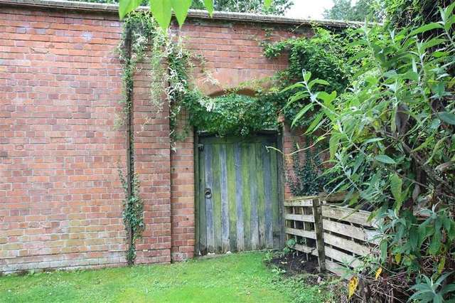  Image of 2 bedroom Mews for sale in Maidenhatch Pangbourne Reading RG8 at Maidenhatch Pangbourne, RG8 8HN