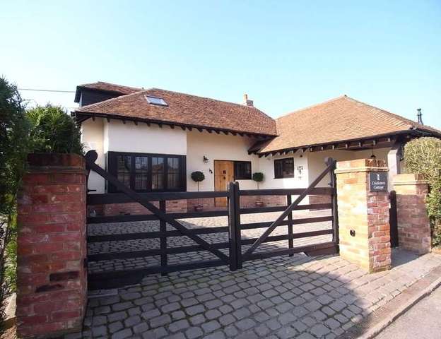  Image of 3 bedroom Cottage to rent in Cricketers Lane Windlesham GU20 at Cricketers Lane  Windlesham, GU20 6HA