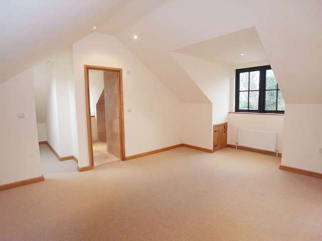  Image of 3 bedroom Cottage to rent in Cricketers Lane Windlesham GU20 at Cricketers Lane  Windlesham, GU20 6HA