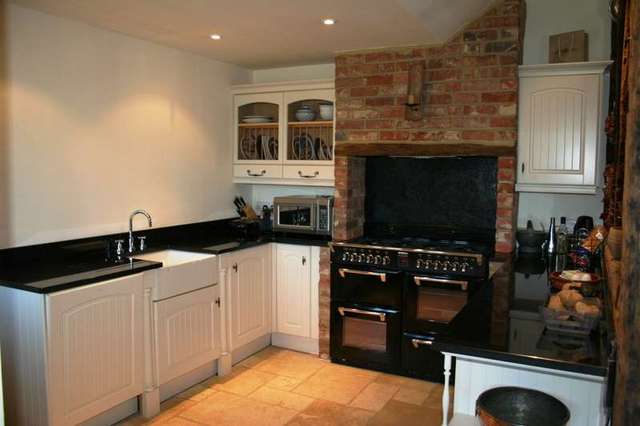  Image of 3 bedroom Cottage to rent in Cricketers Lane Windlesham GU20 at Cricketers Lane  Windlesham, GU20 6HA