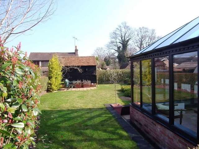  Image of 3 bedroom Cottage to rent in Cricketers Lane Windlesham GU20 at Cricketers Lane  Windlesham, GU20 6HA