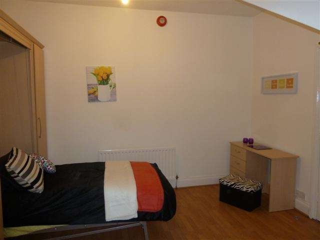  Image of 6 bedroom House Share to rent in Hylton Road Sunderland SR4 at Hylton Road  Sunderland, SR4 7AA