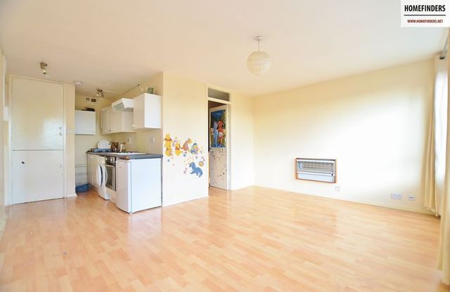  Image of 2 bedroom Flat to rent in Weatherley Close London E3 at Weatherley Close  London, E3 4BG